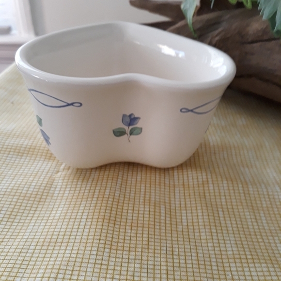 Vintage USA Pfaltzgraff Heart Shaped Bowl Set of Two Floral on White - Picture 10 of 11